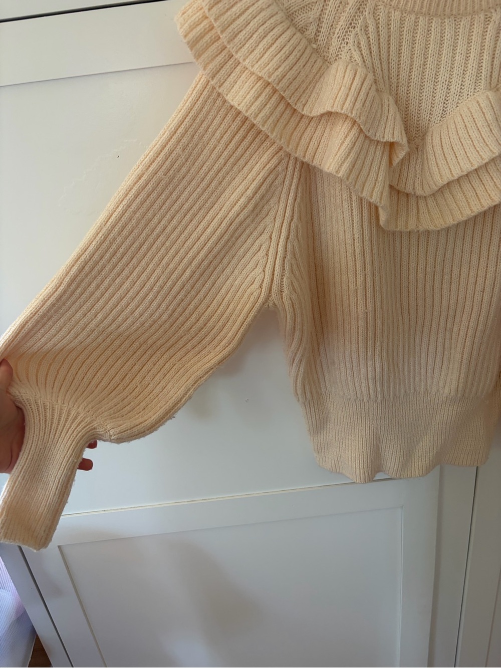 H&M Cream Ruffle Flounced Mock Neck Puff Sleeve Chunky Sweater Size Medium - Picture 5 of 8